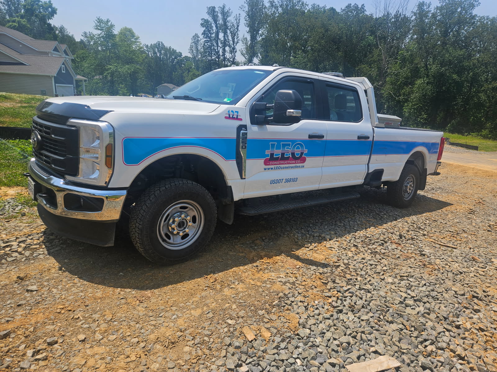 leo construction image